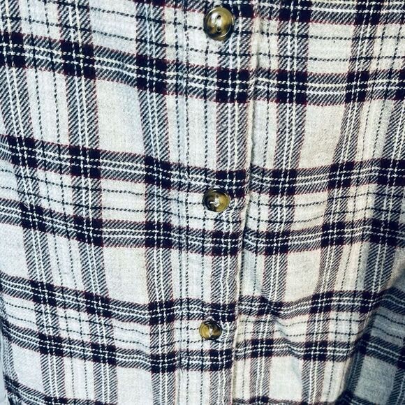Gilded Intent Women’s L Frayed Flannel Shirt Plaid black, gray, burgundy NWT - Picture 8 of 13